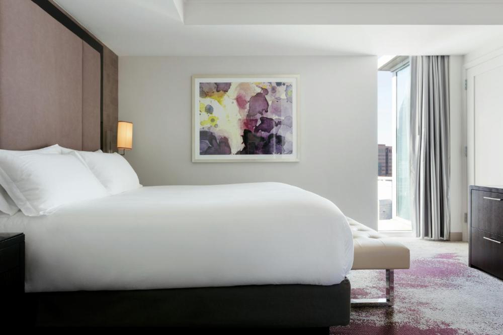 Grand King Suite interior